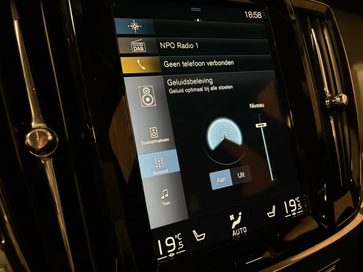T6 AWD Recharge R-Design | Schuifdak | Trekhaak | Harman Kardon | Adaptieve Cruise Control | Standkachel met Volvo On Call App | Stoelverwarming voor+achter | Stuurwielverwarming | Pilot Ass