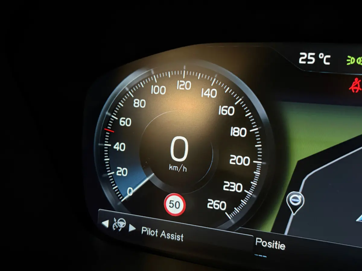 T6 AWD Recharge R-Design | Schuifdak | Trekhaak | Harman Kardon | Adaptieve Cruise Control | Standkachel met Volvo On Call App | Stoelverwarming voor+achter | Stuurwielverwarming | Pilot Ass