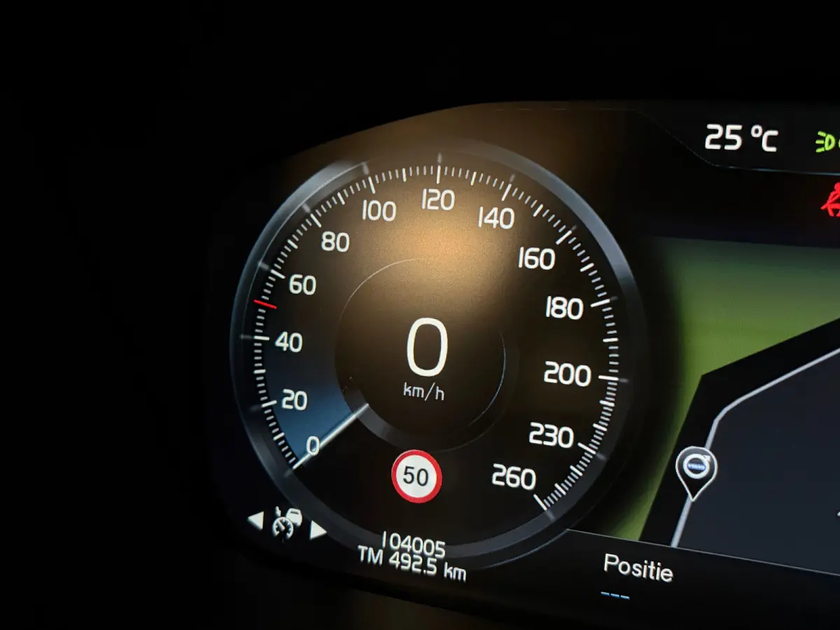 T6 AWD Recharge R-Design | Schuifdak | Trekhaak | Harman Kardon | Adaptieve Cruise Control | Standkachel met Volvo On Call App | Stoelverwarming voor+achter | Stuurwielverwarming | Pilot Ass