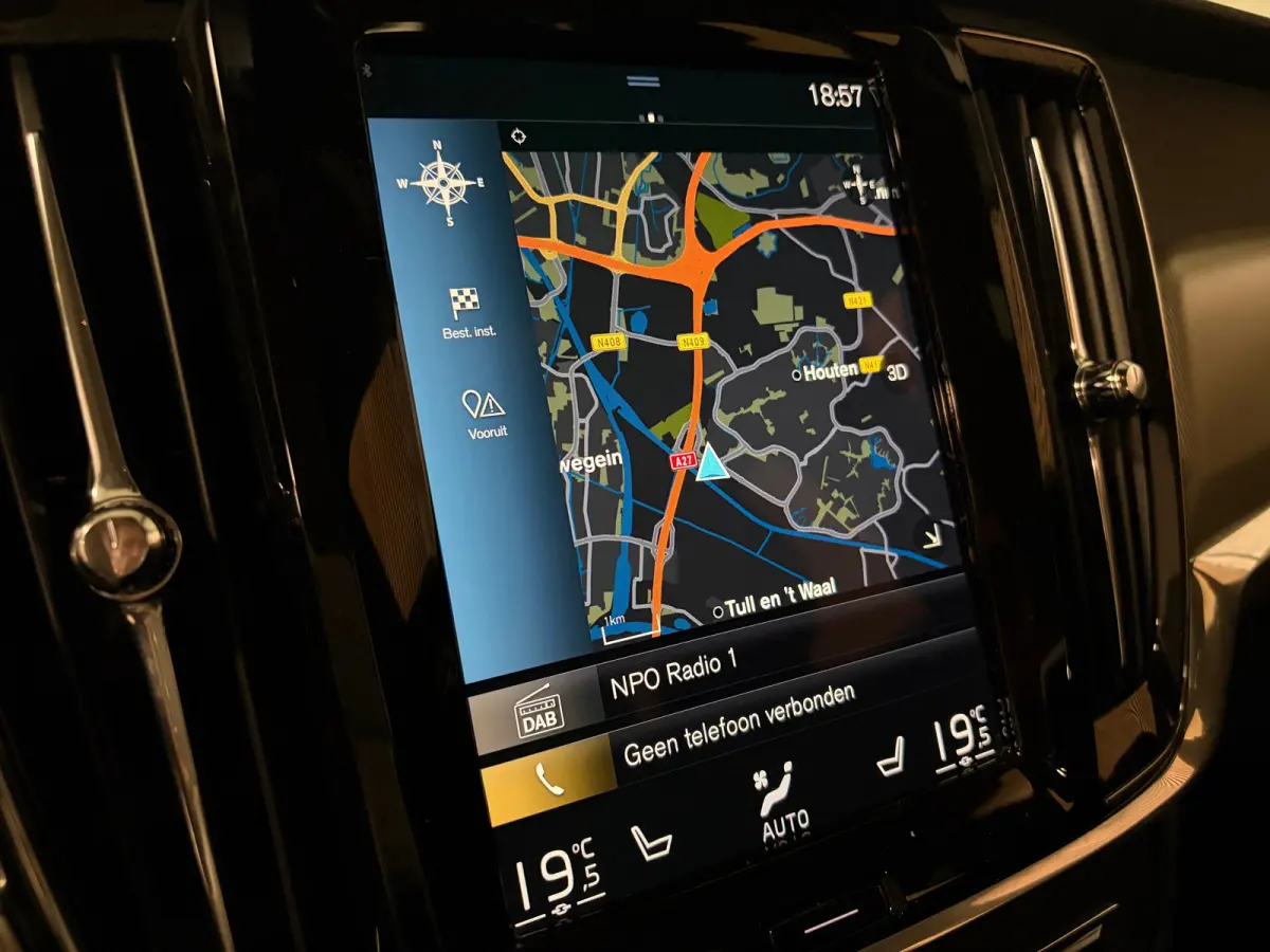 T6 AWD Recharge R-Design | Schuifdak | Trekhaak | Harman Kardon | Adaptieve Cruise Control | Standkachel met Volvo On Call App | Stoelverwarming voor+achter | Stuurwielverwarming | Pilot Ass