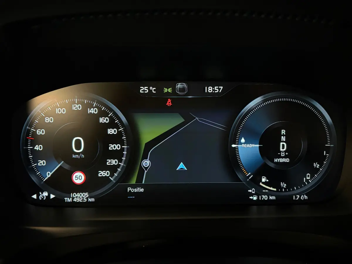 T6 AWD Recharge R-Design | Schuifdak | Trekhaak | Harman Kardon | Adaptieve Cruise Control | Standkachel met Volvo On Call App | Stoelverwarming voor+achter | Stuurwielverwarming | Pilot Ass