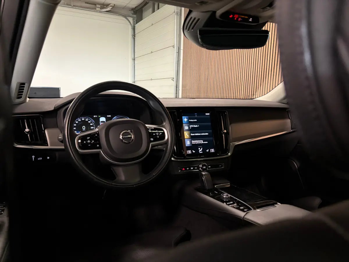 T6 AWD Recharge R-Design | Schuifdak | Trekhaak | Harman Kardon | Adaptieve Cruise Control | Standkachel met Volvo On Call App | Stoelverwarming voor+achter | Stuurwielverwarming | Pilot Ass