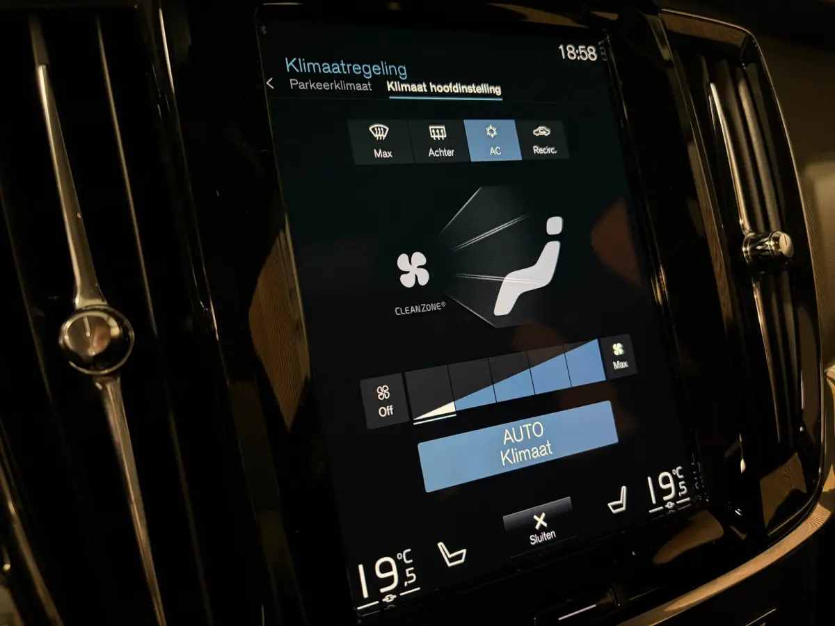 T6 AWD Recharge R-Design | Schuifdak | Trekhaak | Harman Kardon | Adaptieve Cruise Control | Standkachel met Volvo On Call App | Stoelverwarming voor+achter | Stuurwielverwarming | Pilot Ass