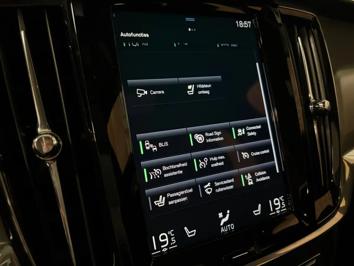 T6 AWD Recharge R-Design | Schuifdak | Trekhaak | Harman Kardon | Adaptieve Cruise Control | Standkachel met Volvo On Call App | Stoelverwarming voor+achter | Stuurwielverwarming | Pilot Ass