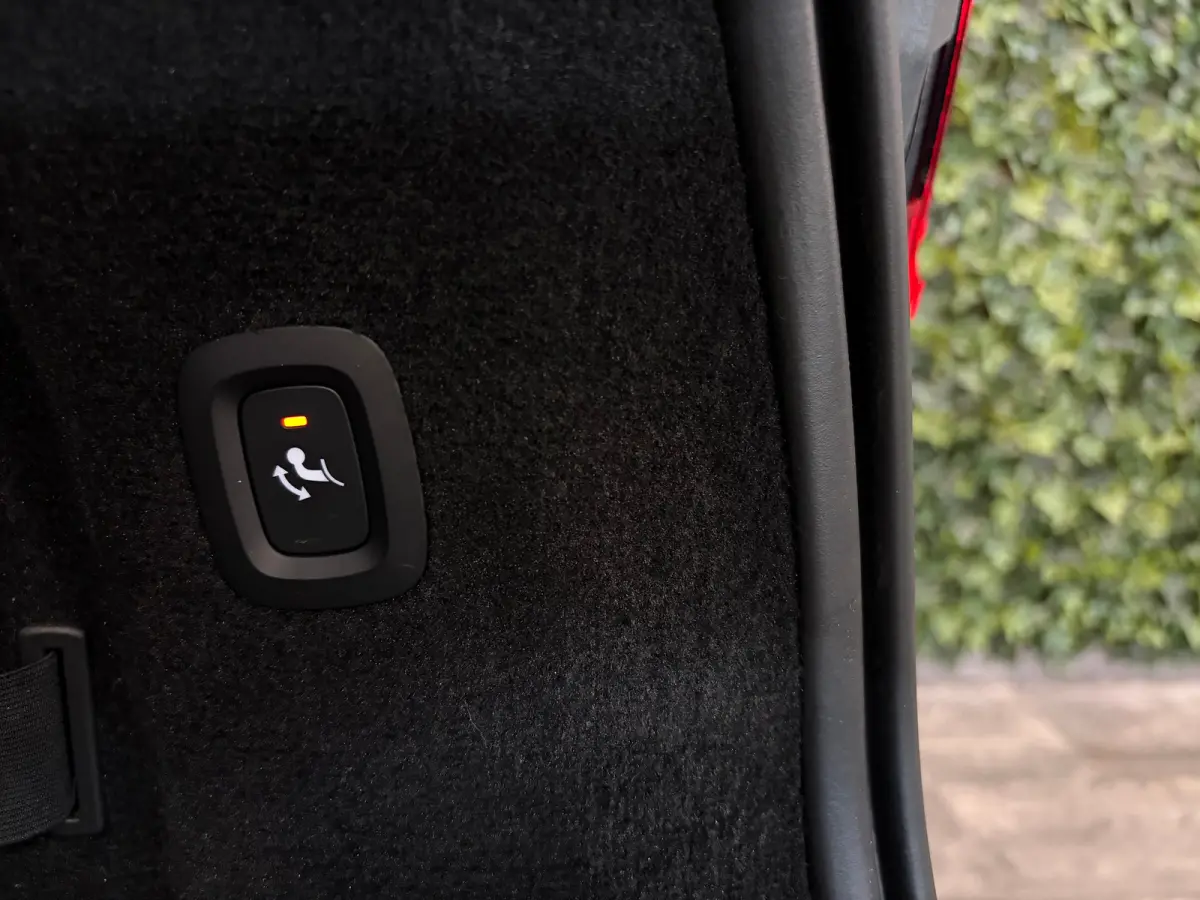 T6 AWD Recharge R-Design | Schuifdak | Trekhaak | Harman Kardon | Adaptieve Cruise Control | Standkachel met Volvo On Call App | Stoelverwarming voor+achter | Stuurwielverwarming | Pilot Ass