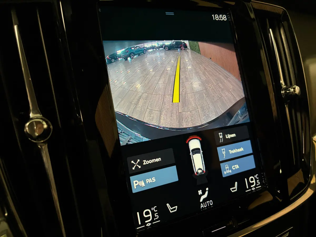 T6 AWD Recharge R-Design | Schuifdak | Trekhaak | Harman Kardon | Adaptieve Cruise Control | Standkachel met Volvo On Call App | Stoelverwarming voor+achter | Stuurwielverwarming | Pilot Ass