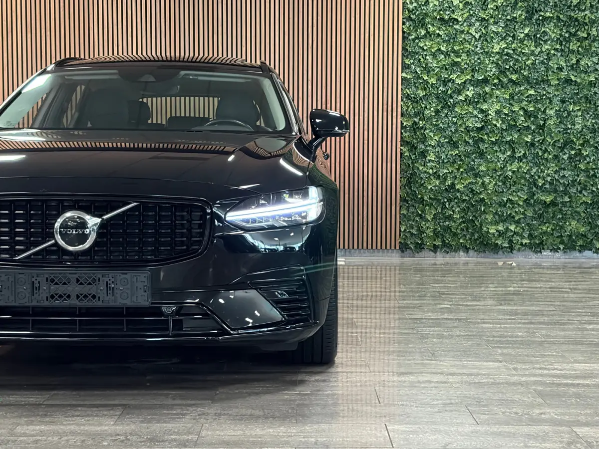 T6 AWD Recharge R-Design | Schuifdak | Trekhaak | Harman Kardon | Adaptieve Cruise Control | Standkachel met Volvo On Call App | Stoelverwarming voor+achter | Stuurwielverwarming | Pilot Ass