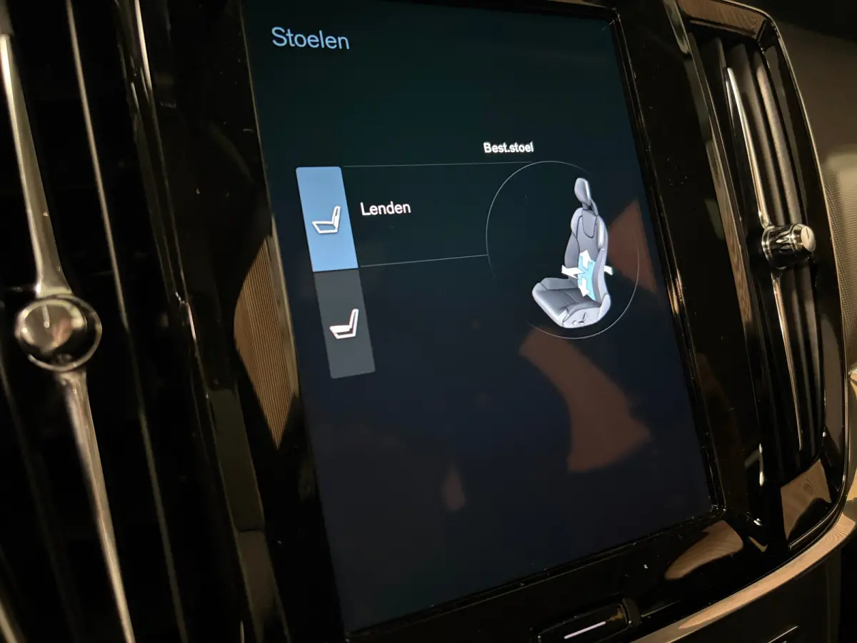 T6 AWD Recharge R-Design | Schuifdak | Trekhaak | Harman Kardon | Adaptieve Cruise Control | Standkachel met Volvo On Call App | Stoelverwarming voor+achter | Stuurwielverwarming | Pilot Ass