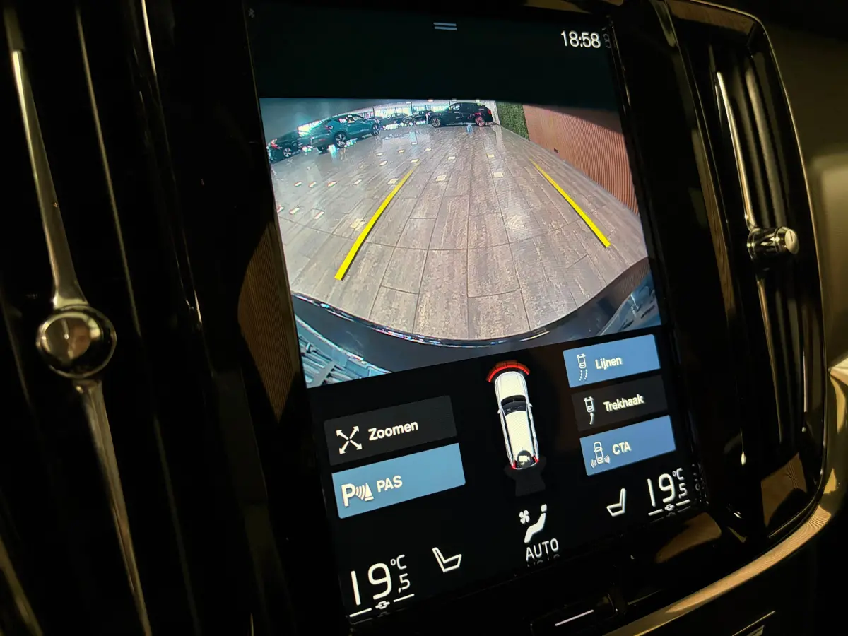 T6 AWD Recharge R-Design | Schuifdak | Trekhaak | Harman Kardon | Adaptieve Cruise Control | Standkachel met Volvo On Call App | Stoelverwarming voor+achter | Stuurwielverwarming | Pilot Ass