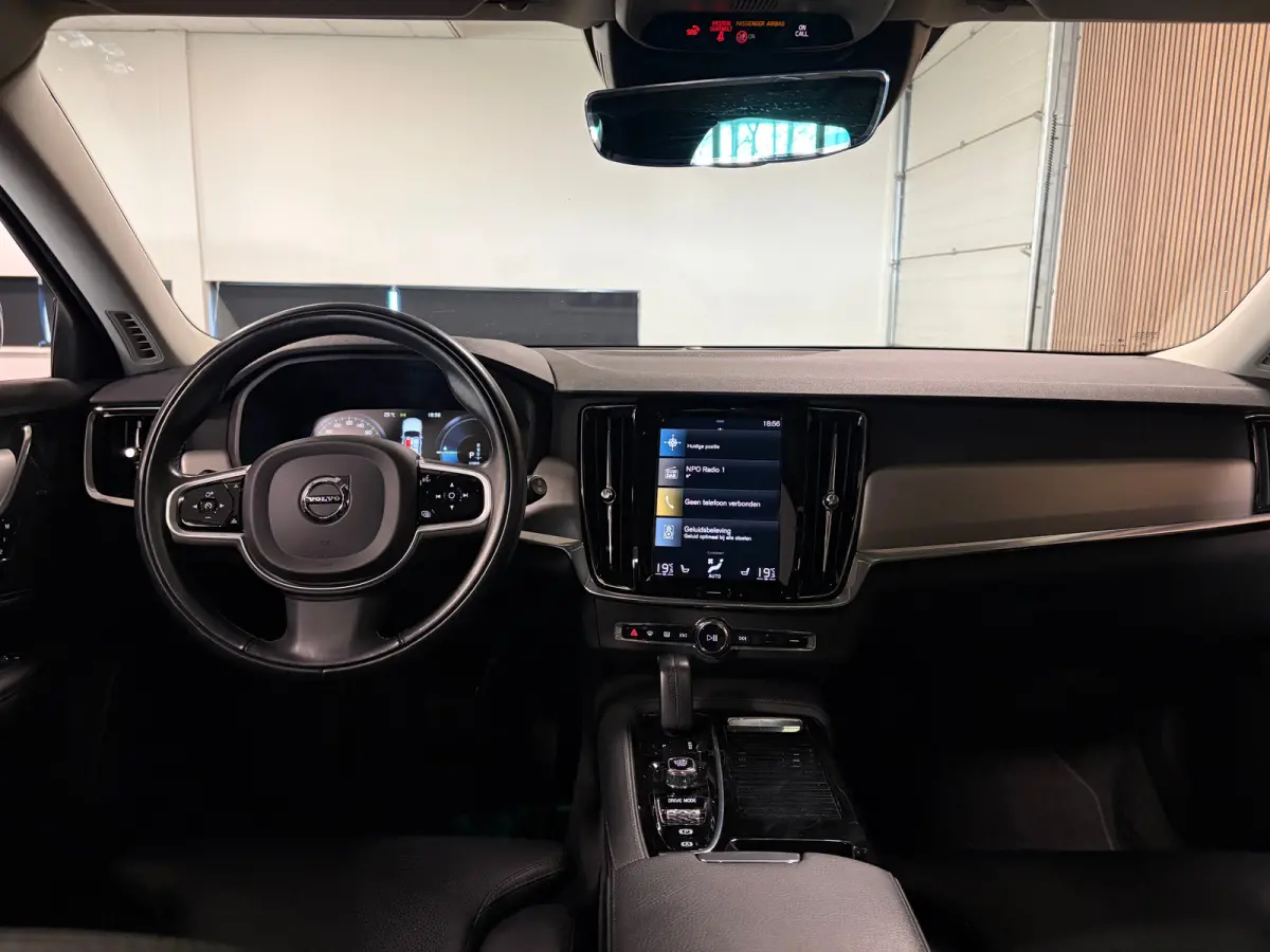 T6 AWD Recharge R-Design | Schuifdak | Trekhaak | Harman Kardon | Adaptieve Cruise Control | Standkachel met Volvo On Call App | Stoelverwarming voor+achter | Stuurwielverwarming | Pilot Ass