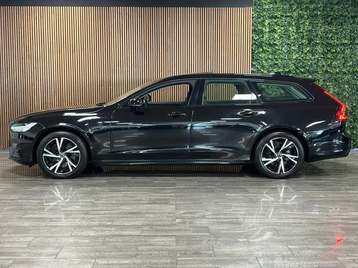 T6 AWD Recharge R-Design | Schuifdak | Trekhaak | Harman Kardon | Adaptieve Cruise Control | Standkachel met Volvo On Call App | Stoelverwarming voor+achter | Stuurwielverwarming | Pilot Ass
