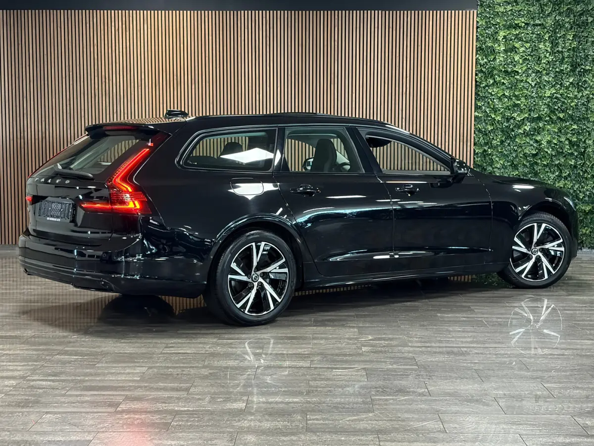 T6 AWD Recharge R-Design | Schuifdak | Trekhaak | Harman Kardon | Adaptieve Cruise Control | Standkachel met Volvo On Call App | Stoelverwarming voor+achter | Stuurwielverwarming | Pilot Ass