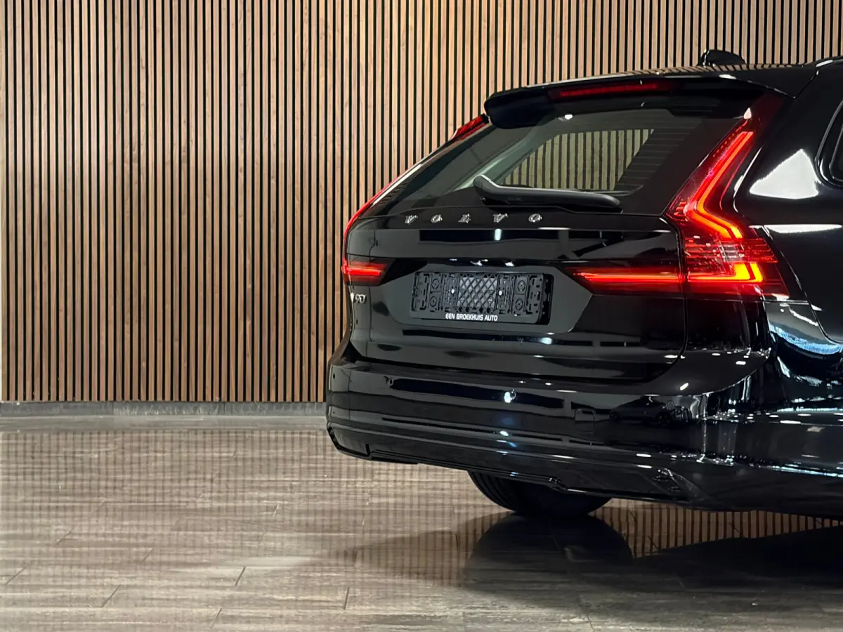 T6 AWD Recharge R-Design | Schuifdak | Trekhaak | Harman Kardon | Adaptieve Cruise Control | Standkachel met Volvo On Call App | Stoelverwarming voor+achter | Stuurwielverwarming | Pilot Ass