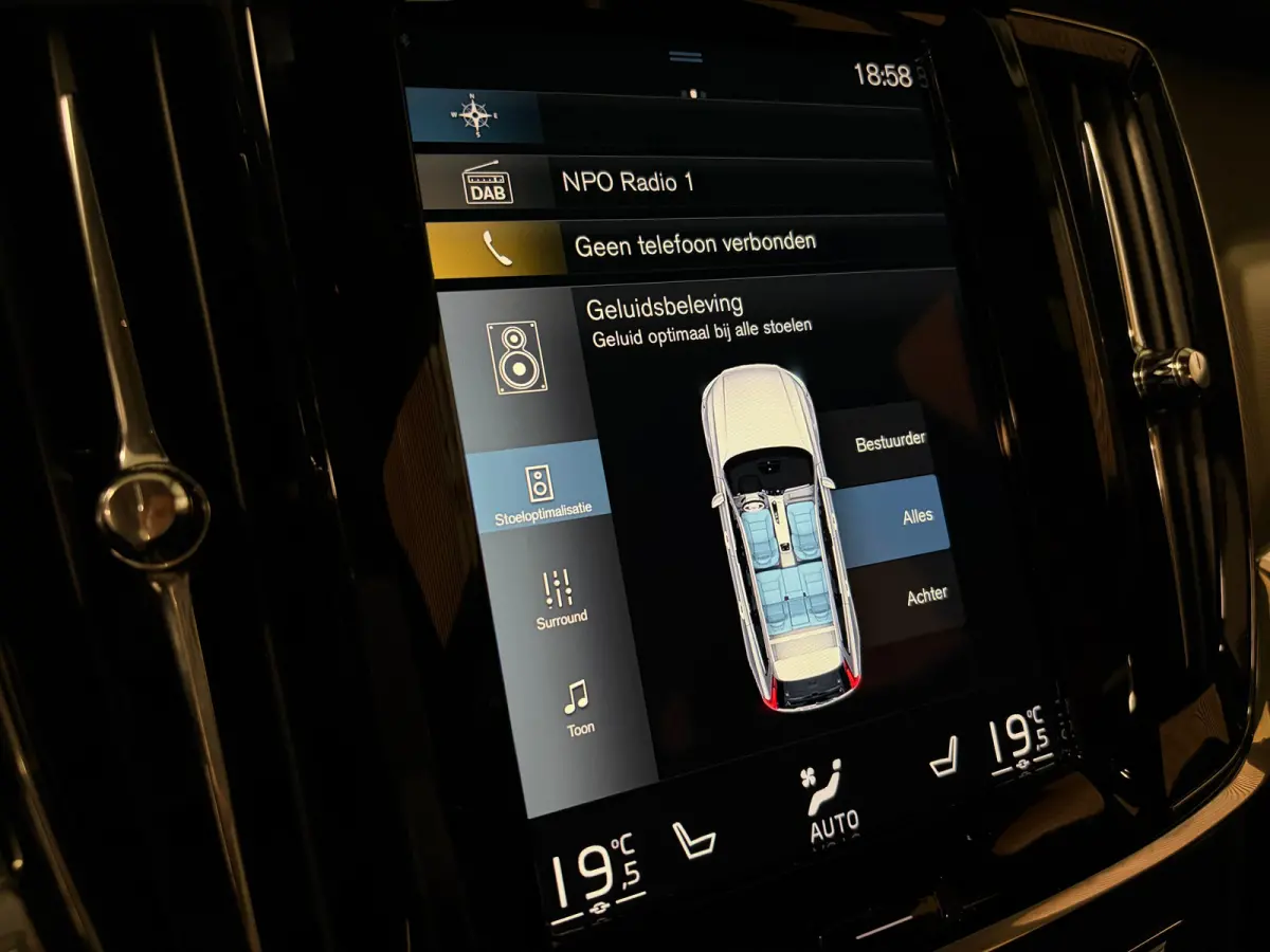 T6 AWD Recharge R-Design | Schuifdak | Trekhaak | Harman Kardon | Adaptieve Cruise Control | Standkachel met Volvo On Call App | Stoelverwarming voor+achter | Stuurwielverwarming | Pilot Ass