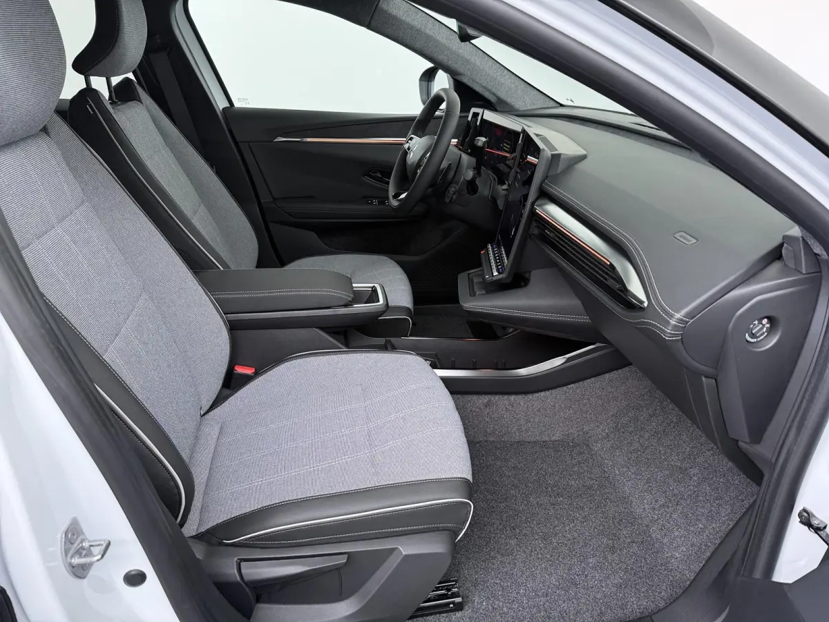 Intense 87 kWh €5.000 Korting | Google Build-in | Elektrische Achterklep | Dakrails | Warmtepomp + Batterij Verwarming | Adaptieve Cruise Control | Keyless Entry  | Privacy Glass | Verwarm