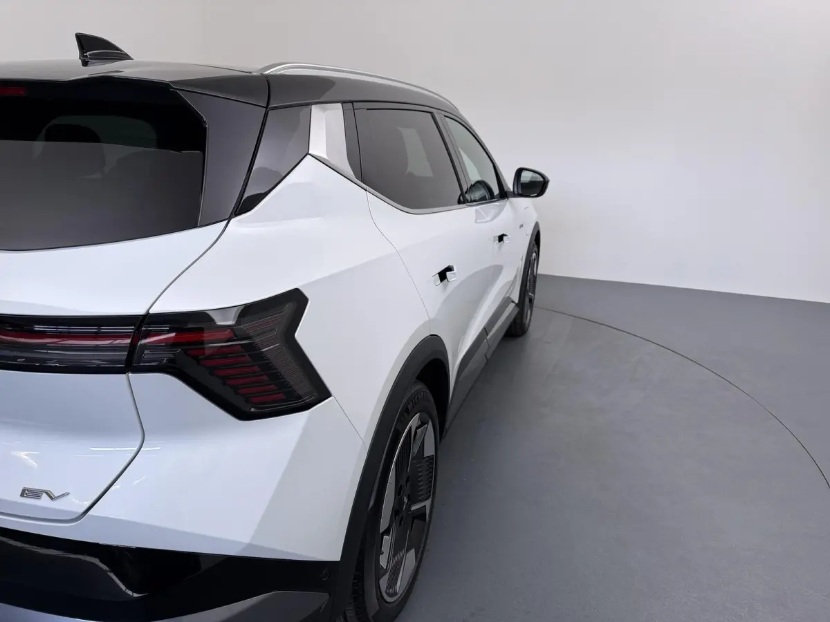 Intense 87 kWh €5.000 Korting | Google Build-in | Elektrische Achterklep | Dakrails | Warmtepomp + Batterij Verwarming | Adaptieve Cruise Control | Keyless Entry  | Privacy Glass | Verwarm