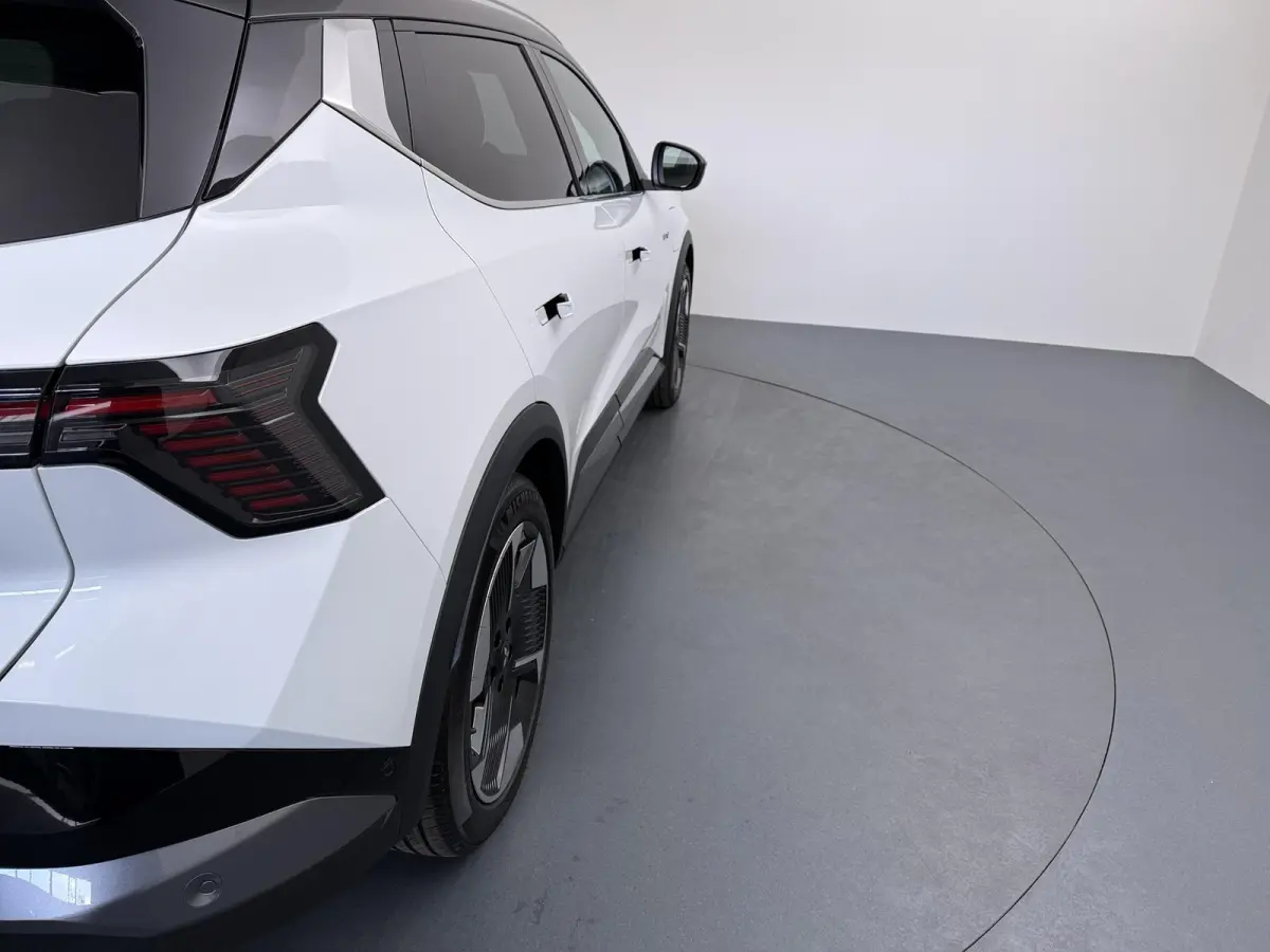 Intense 87 kWh €5.000 Korting | Google Build-in | Elektrische Achterklep | Dakrails | Warmtepomp + Batterij Verwarming | Adaptieve Cruise Control | Keyless Entry  | Privacy Glass | Verwarm
