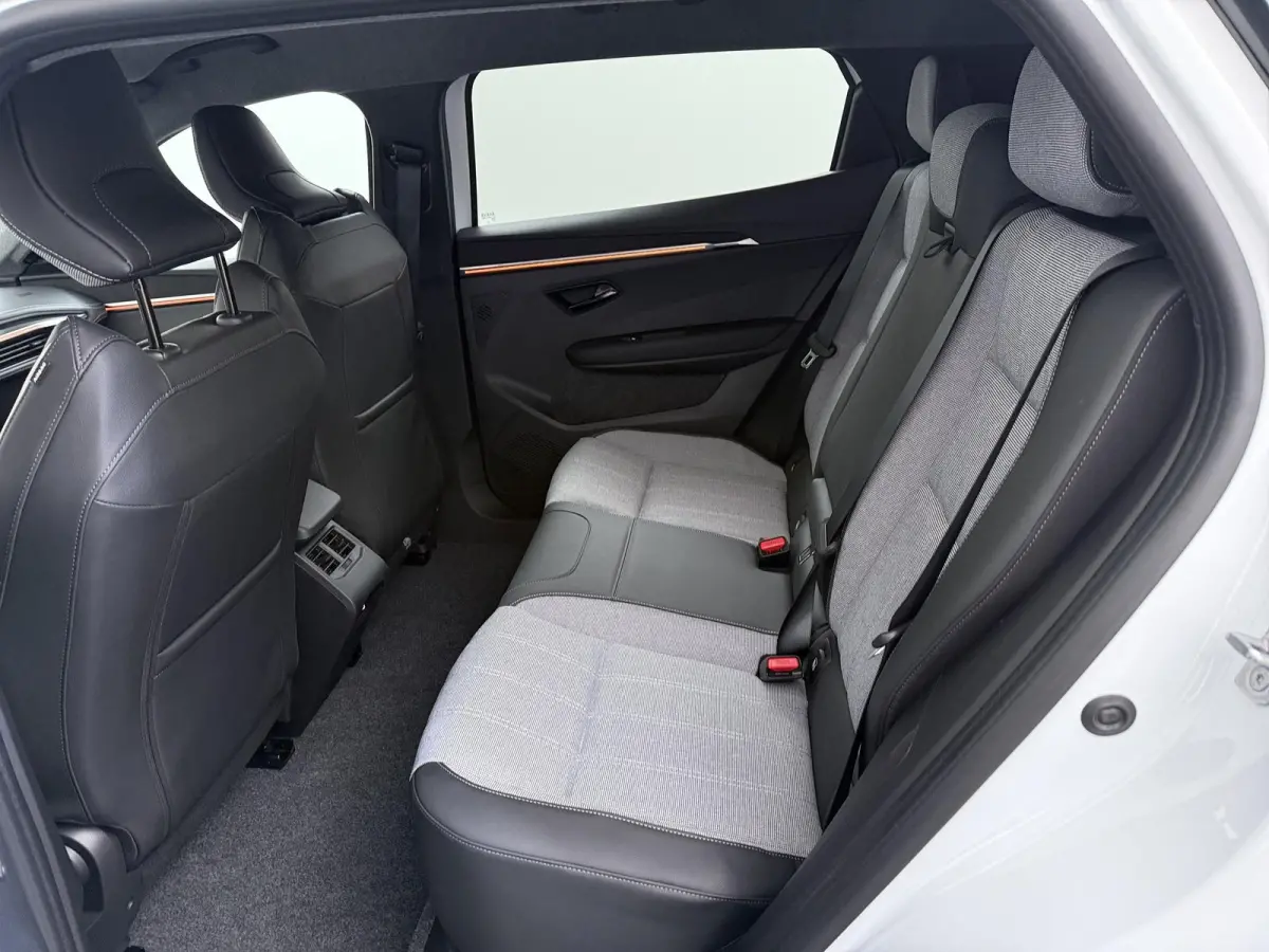 Intense 87 kWh €5.000 Korting | Google Build-in | Elektrische Achterklep | Dakrails | Warmtepomp + Batterij Verwarming | Adaptieve Cruise Control | Keyless Entry  | Privacy Glass | Verwarm