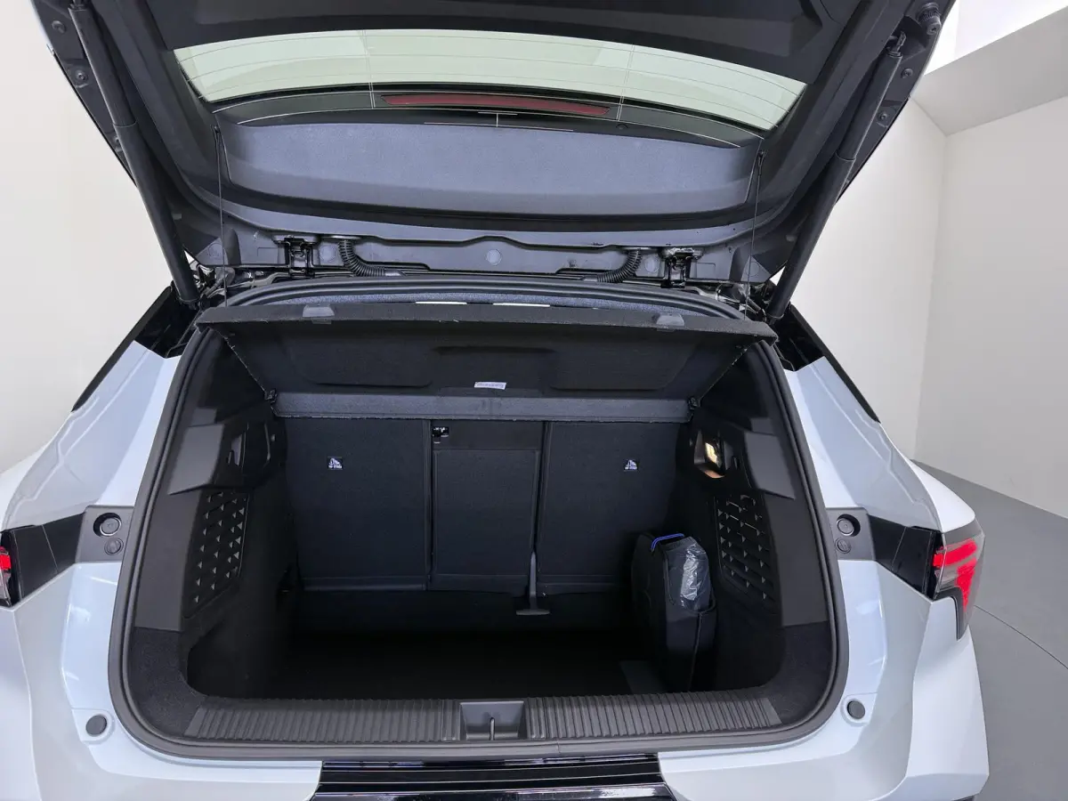 Intense 87 kWh €5.000 Korting | Google Build-in | Elektrische Achterklep | Dakrails | Warmtepomp + Batterij Verwarming | Adaptieve Cruise Control | Keyless Entry  | Privacy Glass | Verwarm