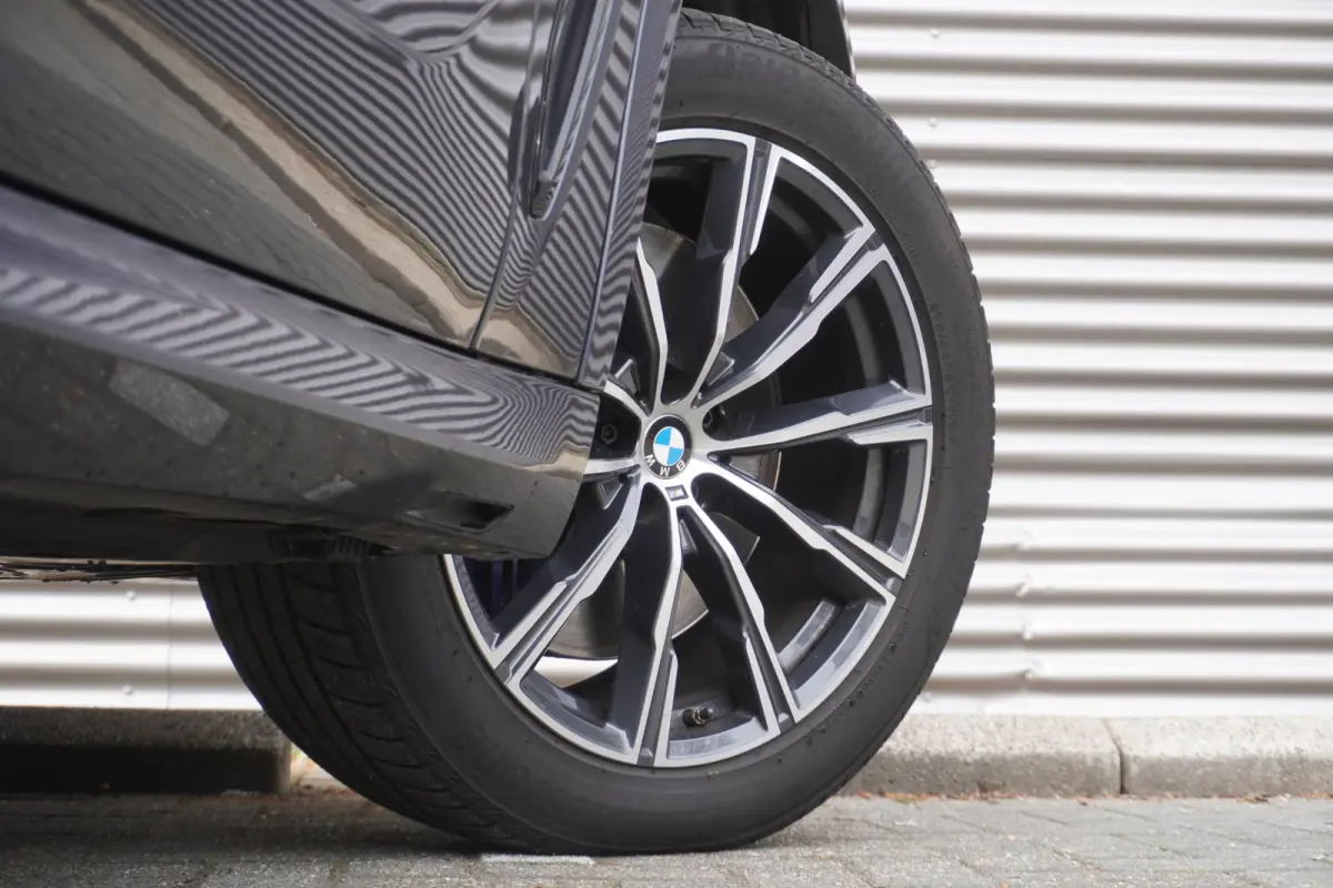 xDrive40i M Sportpakket | Integral Active Steering | Glazen panoramadak | HIFI System Harman Kardon | BMW Head-Up Display | BMW Laserlight