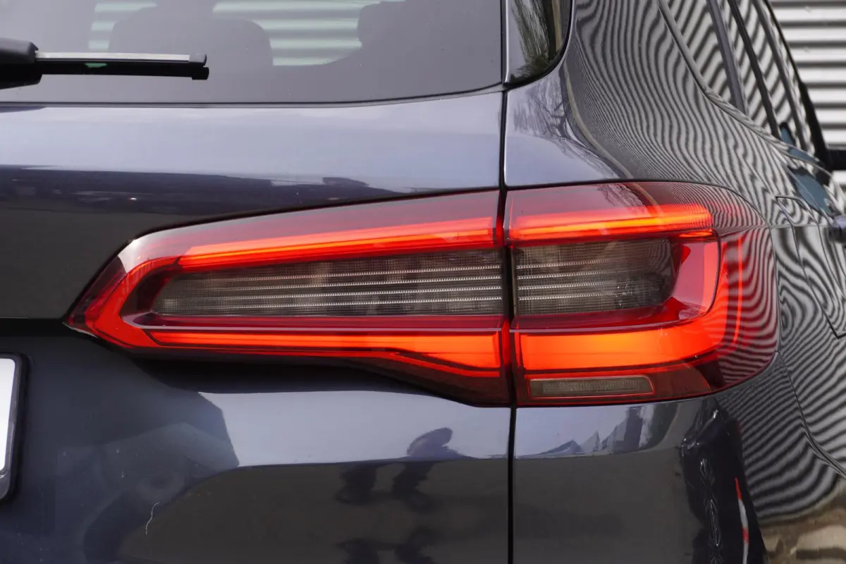 xDrive40i M Sportpakket | Integral Active Steering | Glazen panoramadak | HIFI System Harman Kardon | BMW Head-Up Display | BMW Laserlight