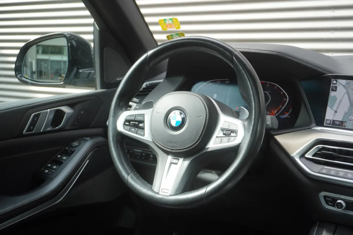 xDrive40i M Sportpakket | Integral Active Steering | Glazen panoramadak | HIFI System Harman Kardon | BMW Head-Up Display | BMW Laserlight