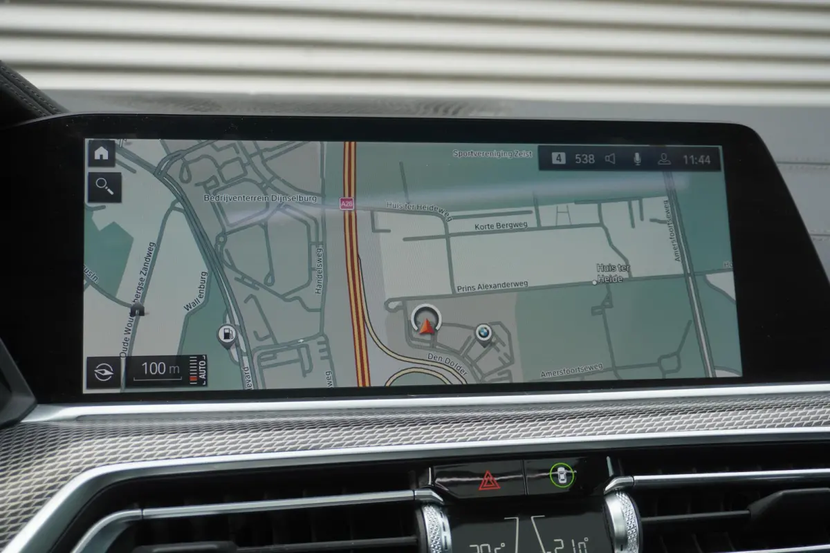 xDrive40i M Sportpakket | Integral Active Steering | Glazen panoramadak | HIFI System Harman Kardon | BMW Head-Up Display | BMW Laserlight