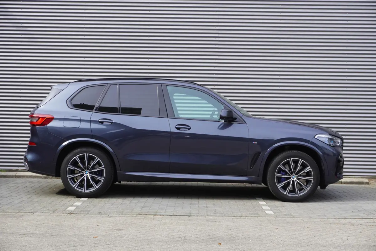 xDrive40i M Sportpakket | Integral Active Steering | Glazen panoramadak | HIFI System Harman Kardon | BMW Head-Up Display | BMW Laserlight