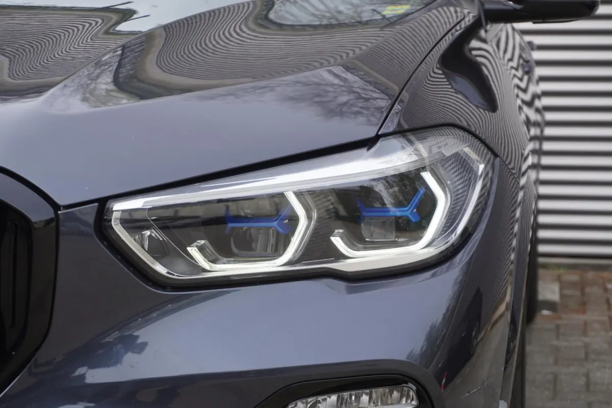 xDrive40i M Sportpakket | Integral Active Steering | Glazen panoramadak | HIFI System Harman Kardon | BMW Head-Up Display | BMW Laserlight
