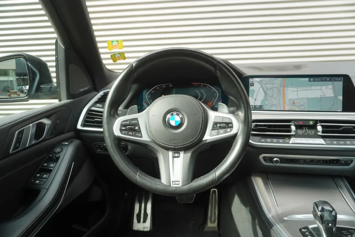 xDrive40i M Sportpakket | Integral Active Steering | Glazen panoramadak | HIFI System Harman Kardon | BMW Head-Up Display | BMW Laserlight