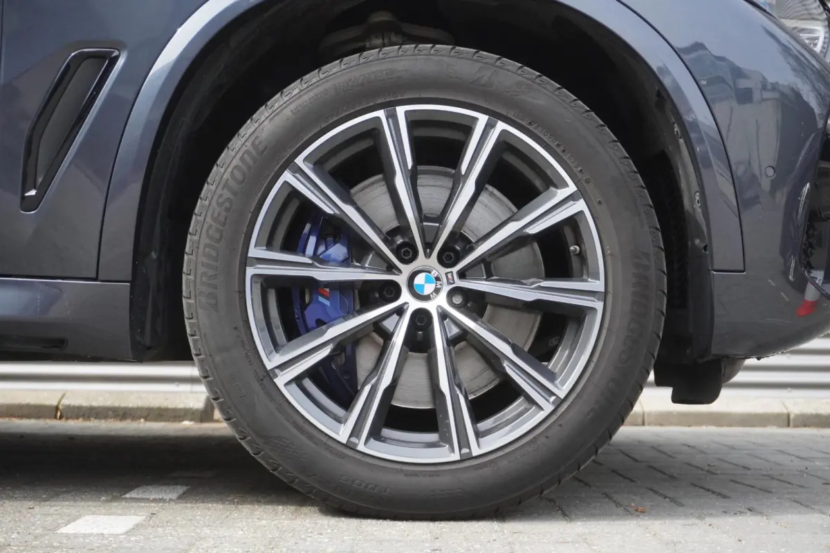 xDrive40i M Sportpakket | Integral Active Steering | Glazen panoramadak | HIFI System Harman Kardon | BMW Head-Up Display | BMW Laserlight