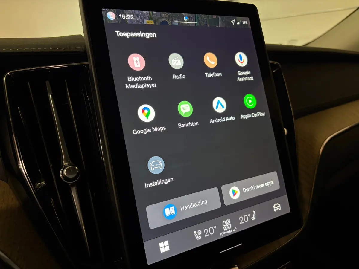 T6 AWD Recharge Ultra Dark | Luchtvering | Trekhaak | 360° Camera | Head-Up Display | Harman Kardon | Adaptieve Cruise Control | Stoelverwarming voor+achter | Stuurwielverwarming | Full LED