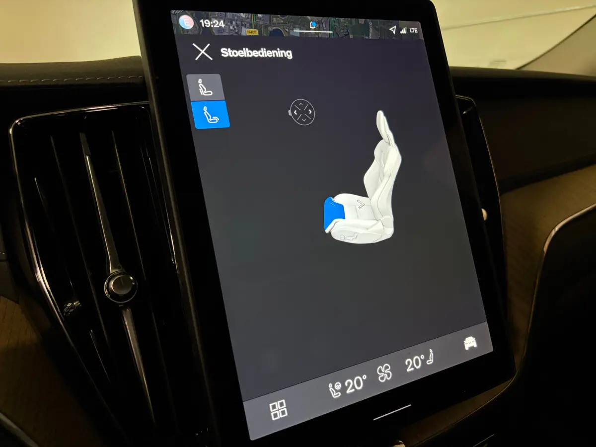 T6 AWD Recharge Ultra Dark | Luchtvering | Trekhaak | 360° Camera | Head-Up Display | Harman Kardon | Adaptieve Cruise Control | Stoelverwarming voor+achter | Stuurwielverwarming | Full LED