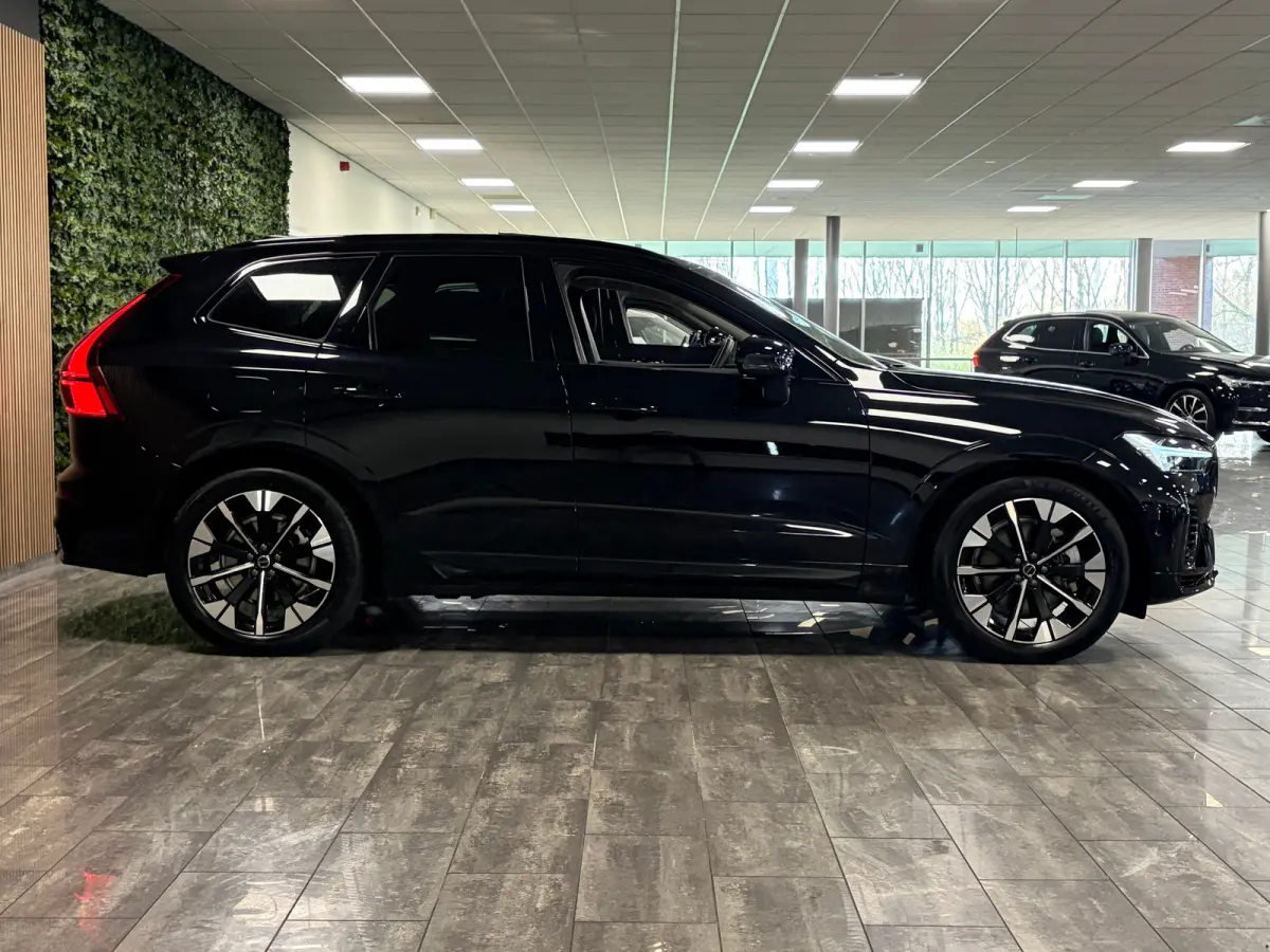 T6 AWD Recharge Ultra Dark | Luchtvering | Trekhaak | 360° Camera | Head-Up Display | Harman Kardon | Adaptieve Cruise Control | Stoelverwarming voor+achter | Stuurwielverwarming | Full LED