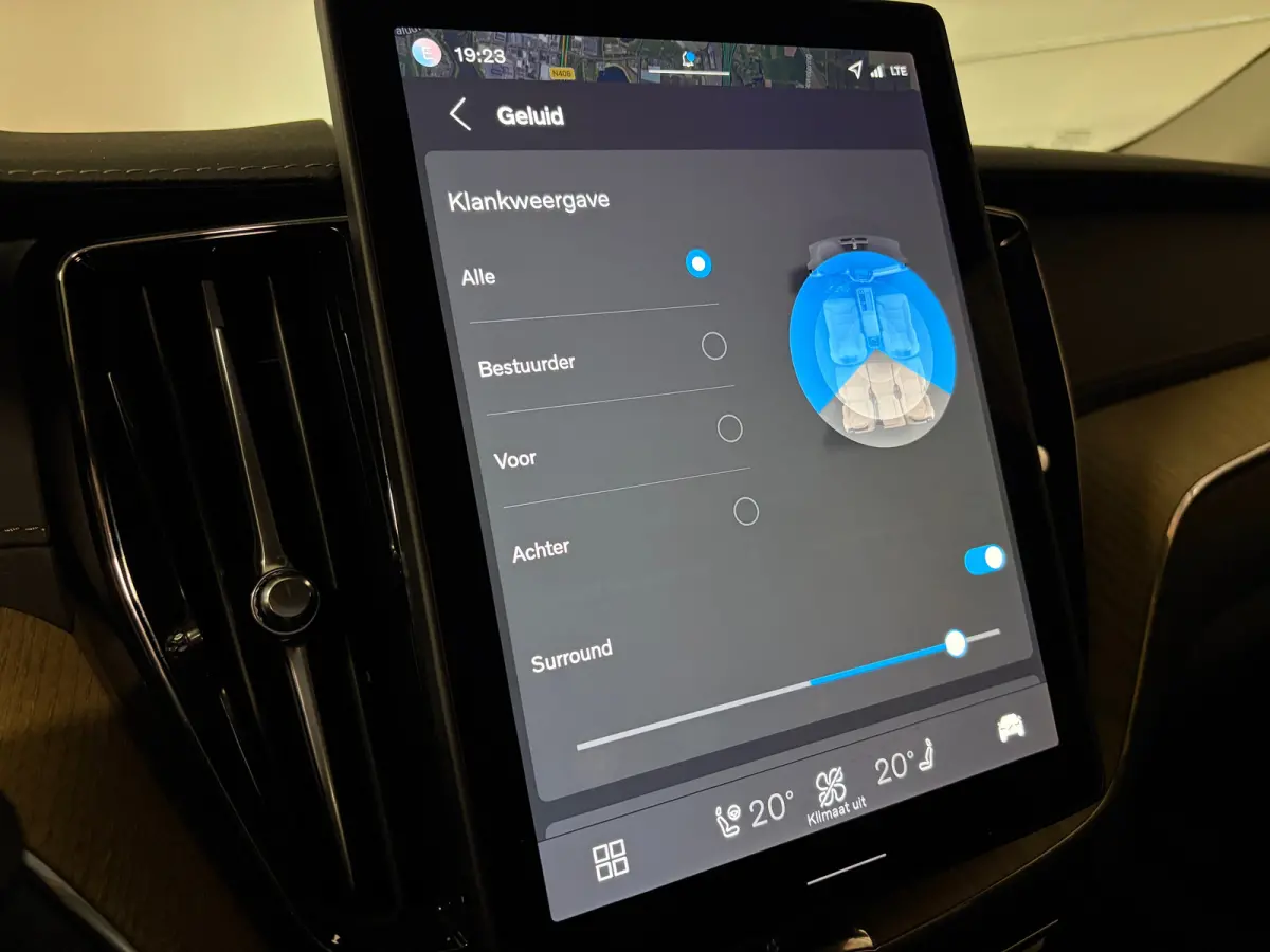 T6 AWD Recharge Ultra Dark | Luchtvering | Trekhaak | 360° Camera | Head-Up Display | Harman Kardon | Adaptieve Cruise Control | Stoelverwarming voor+achter | Stuurwielverwarming | Full LED