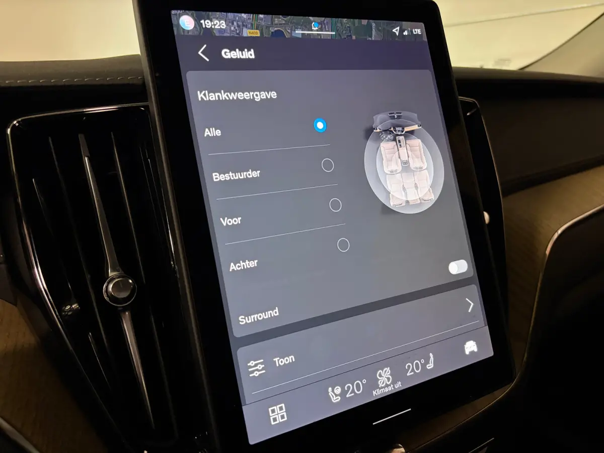 T6 AWD Recharge Ultra Dark | Luchtvering | Trekhaak | 360° Camera | Head-Up Display | Harman Kardon | Adaptieve Cruise Control | Stoelverwarming voor+achter | Stuurwielverwarming | Full LED
