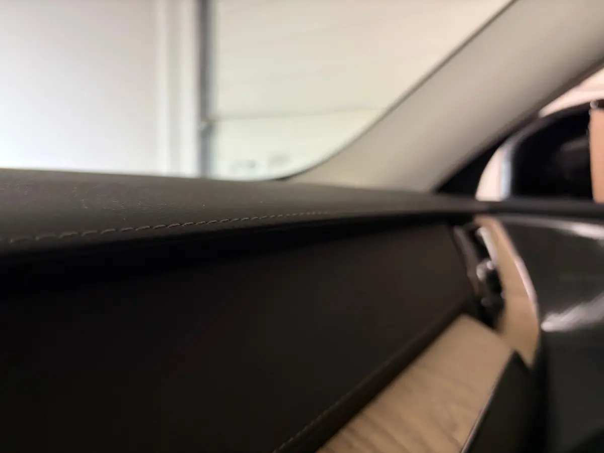 T6 AWD Recharge Ultra Dark | Luchtvering | Trekhaak | 360° Camera | Head-Up Display | Harman Kardon | Adaptieve Cruise Control | Stoelverwarming voor+achter | Stuurwielverwarming | Full LED