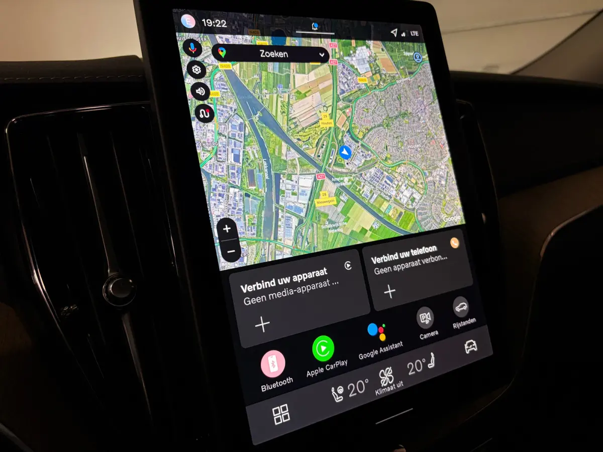 T6 AWD Recharge Ultra Dark | Luchtvering | Trekhaak | 360° Camera | Head-Up Display | Harman Kardon | Adaptieve Cruise Control | Stoelverwarming voor+achter | Stuurwielverwarming | Full LED