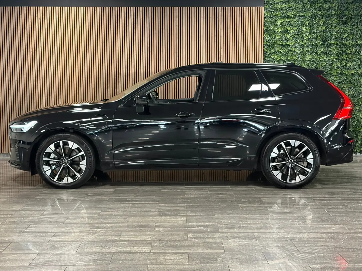 T6 AWD Recharge Ultra Dark | Luchtvering | Trekhaak | 360° Camera | Head-Up Display | Harman Kardon | Adaptieve Cruise Control | Stoelverwarming voor+achter | Stuurwielverwarming | Full LED