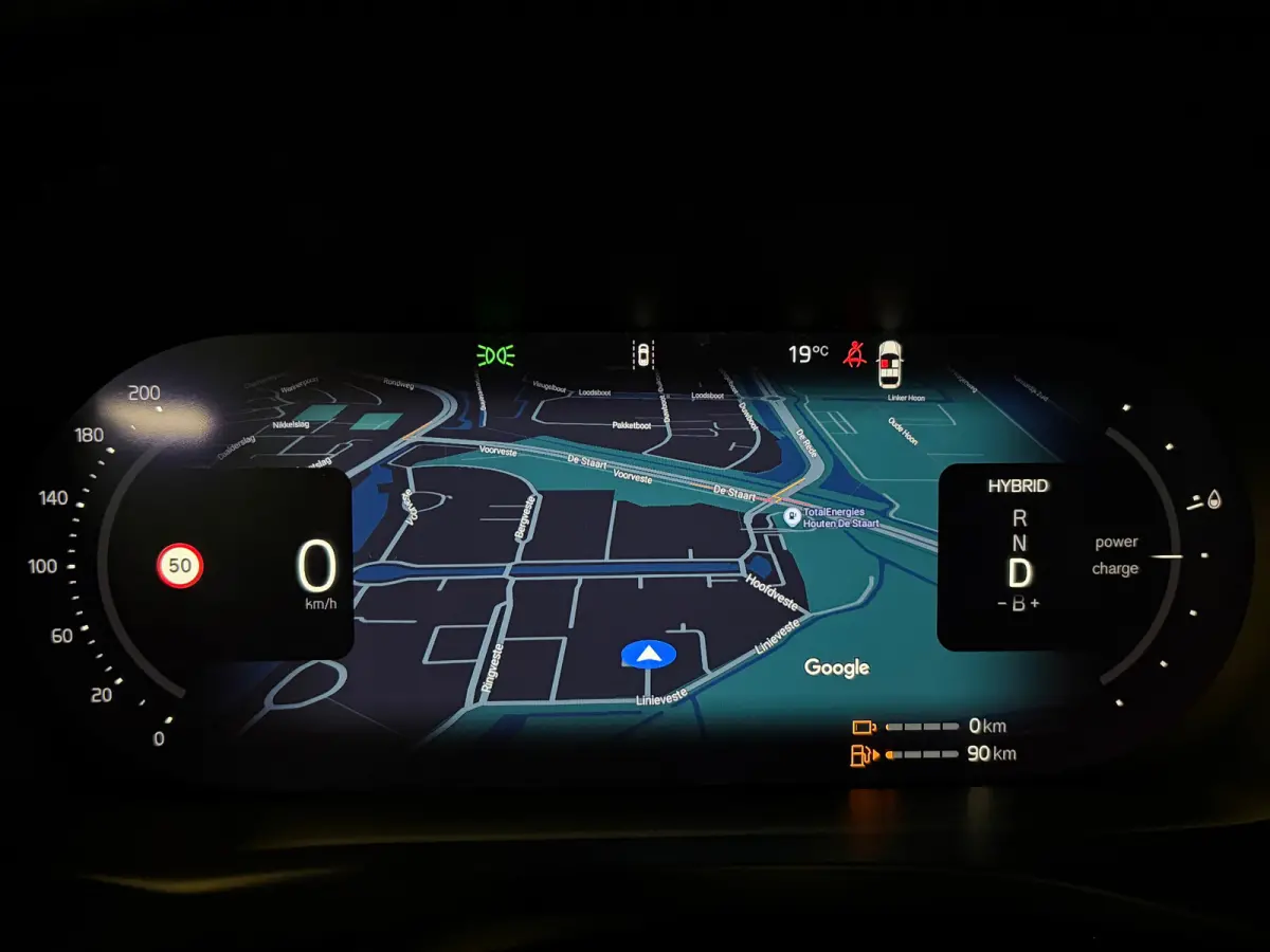 T6 AWD Recharge Ultra Dark | Luchtvering | Trekhaak | 360° Camera | Head-Up Display | Harman Kardon | Adaptieve Cruise Control | Stoelverwarming voor+achter | Stuurwielverwarming | Full LED