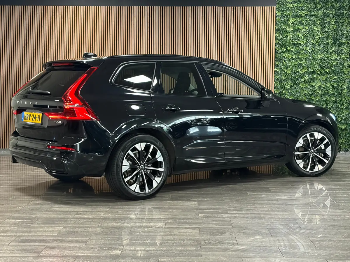 T6 AWD Recharge Ultra Dark | Luchtvering | Trekhaak | 360° Camera | Head-Up Display | Harman Kardon | Adaptieve Cruise Control | Stoelverwarming voor+achter | Stuurwielverwarming | Full LED