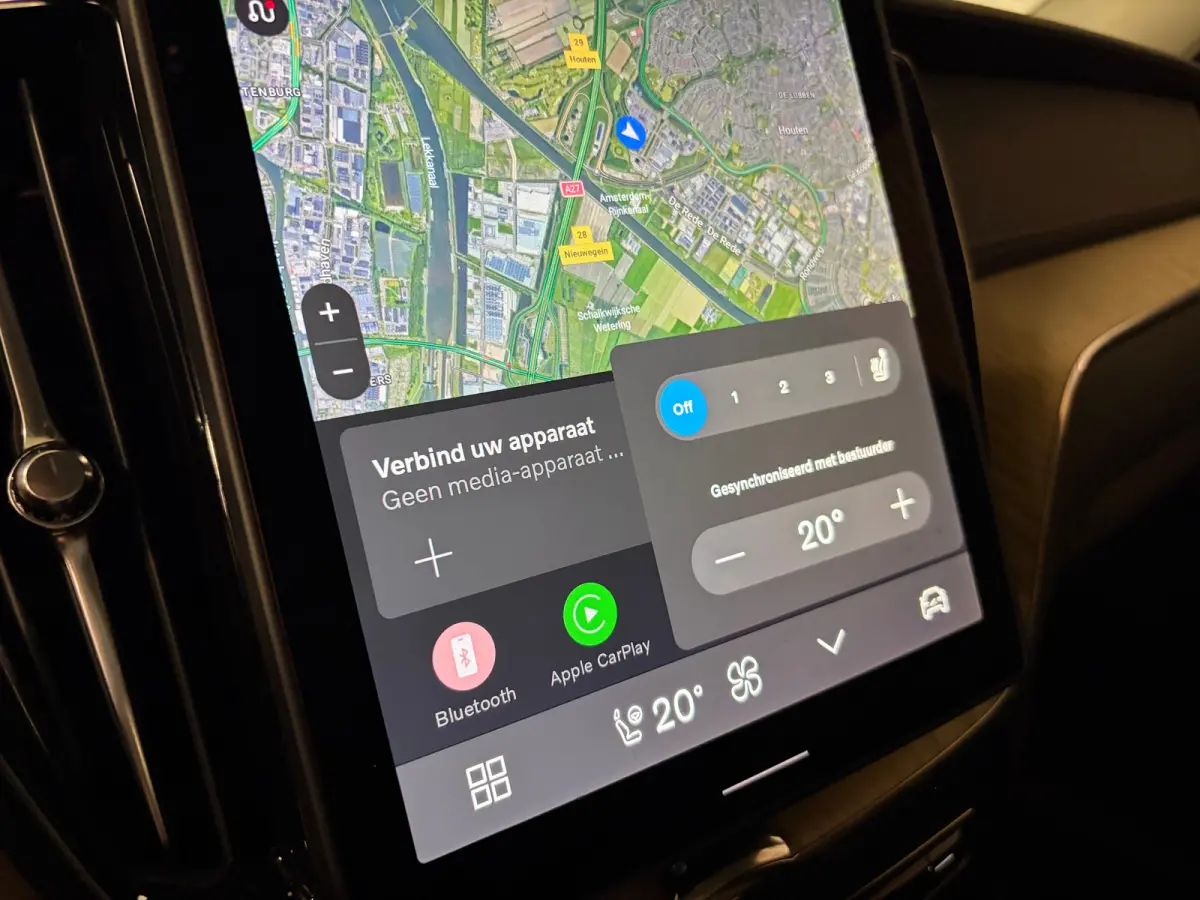 T6 AWD Recharge Ultra Dark | Luchtvering | Trekhaak | 360° Camera | Head-Up Display | Harman Kardon | Adaptieve Cruise Control | Stoelverwarming voor+achter | Stuurwielverwarming | Full LED