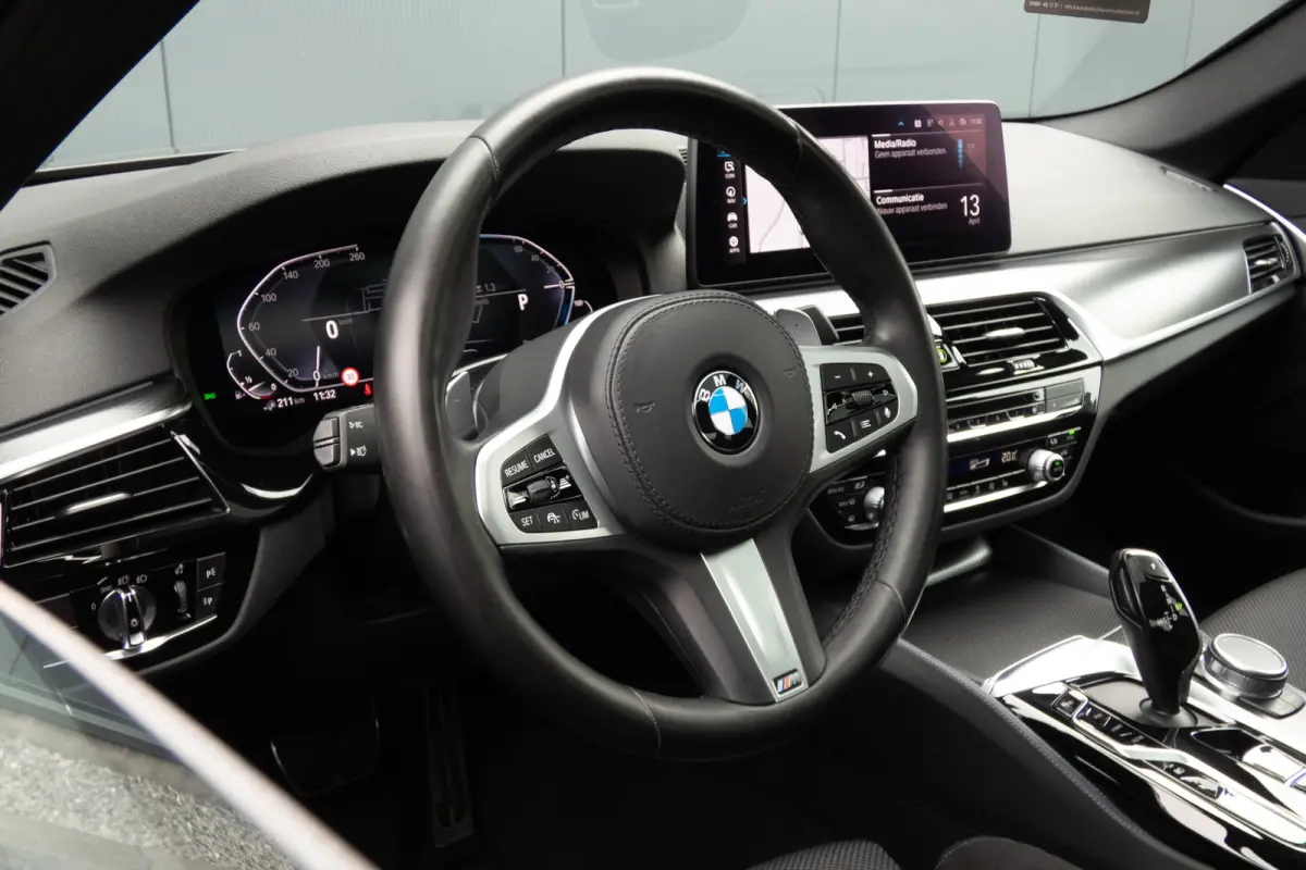 530e Business Edition Plus M-PERFORMANCE | M-PAKKET | PANO | ACC | CAMERA | ELEKTRISCH VERSTELBARE VOORSTOELEN