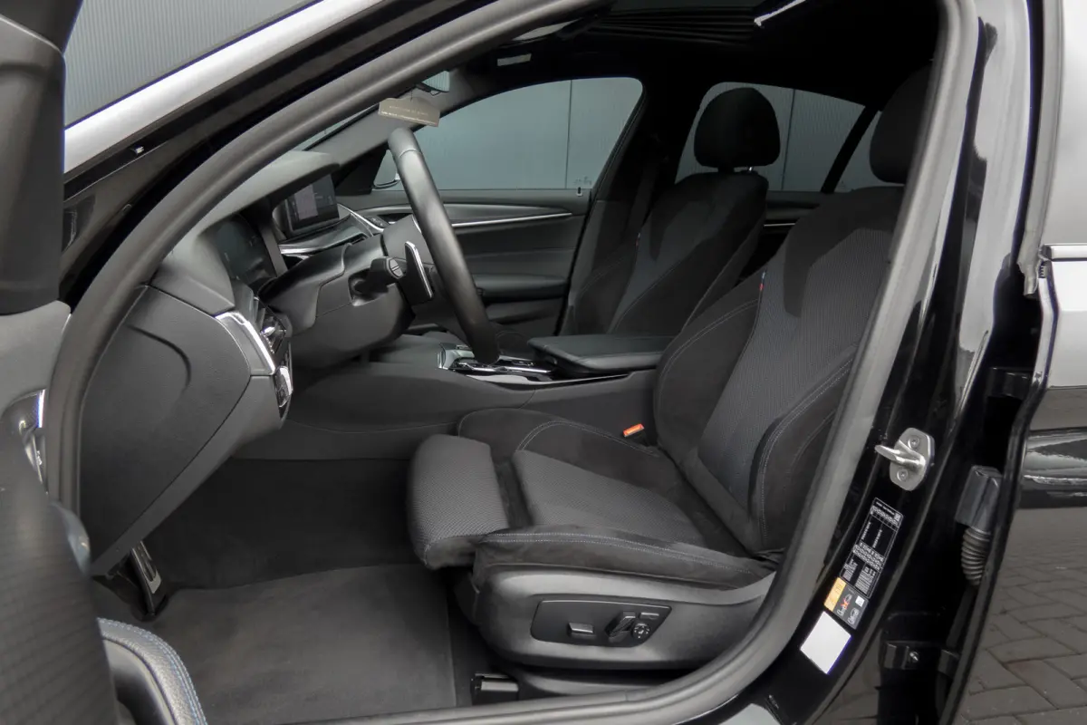 530e Business Edition Plus M-PERFORMANCE | M-PAKKET | PANO | ACC | CAMERA | ELEKTRISCH VERSTELBARE VOORSTOELEN