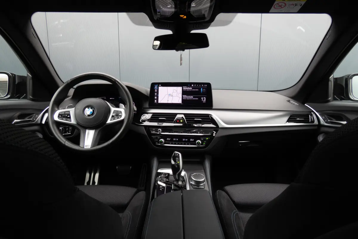 530e Business Edition Plus M-PERFORMANCE | M-PAKKET | PANO | ACC | CAMERA | ELEKTRISCH VERSTELBARE VOORSTOELEN