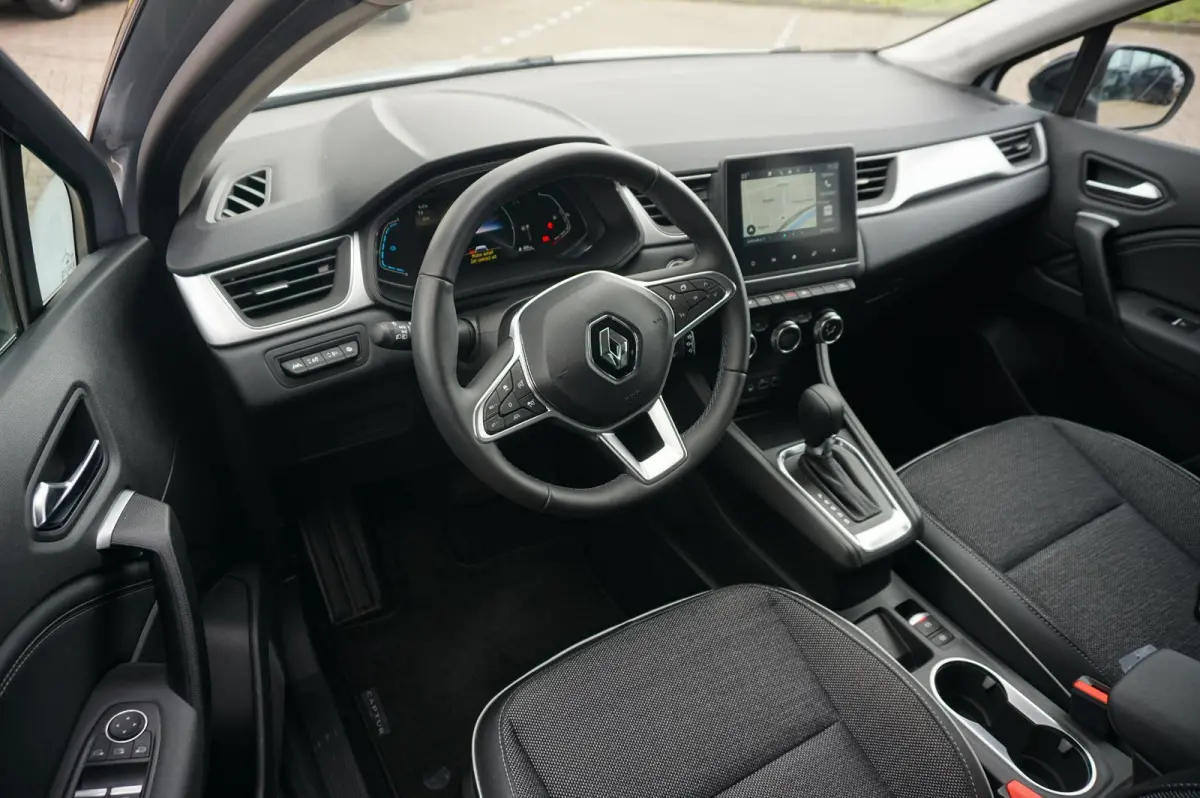 1.6 E-Tech Hybrid 145 Techno