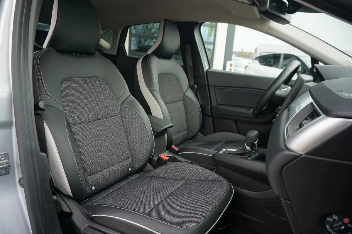1.6 E-Tech Hybrid 145 Techno