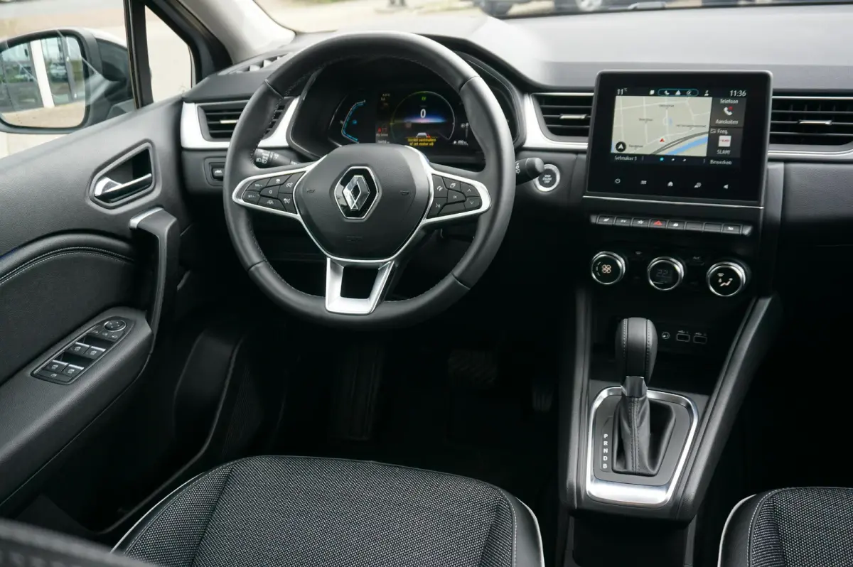 1.6 E-Tech Hybrid 145 Techno