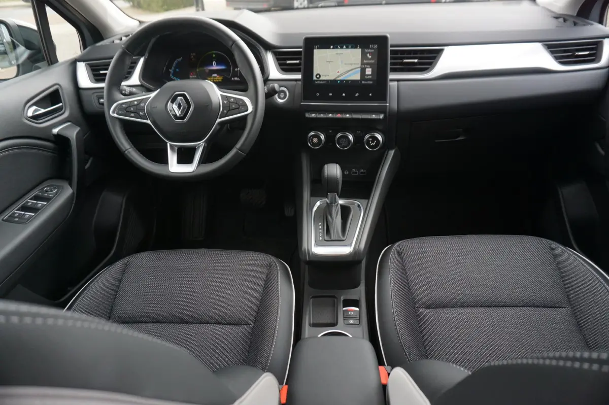 1.6 E-Tech Hybrid 145 Techno