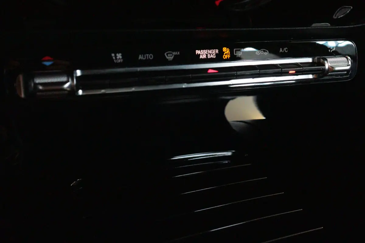 180 Business Line Automaat | NAVI / APPCONNECT | CAMERA + PDC | STOELVERW | ADAP CRUISE | WIDE-SCREEN |